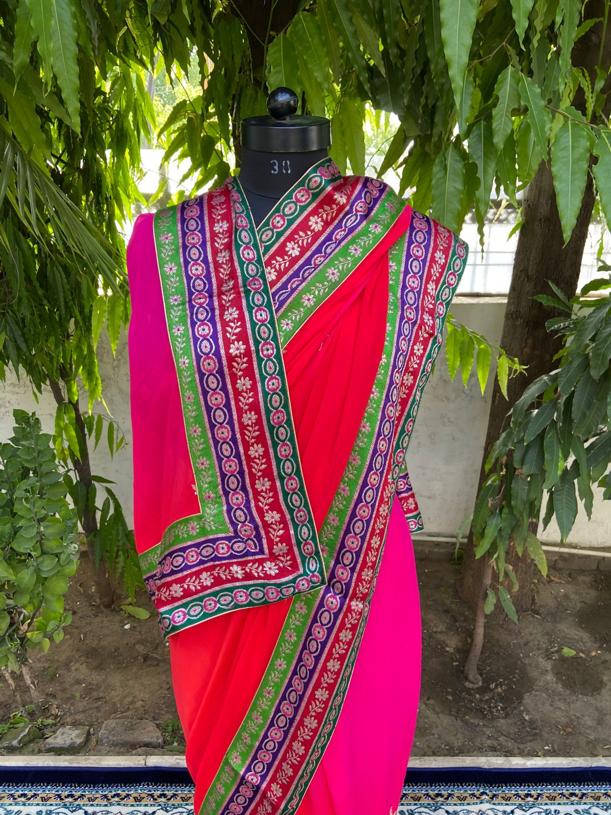 Red-rani shaded embroidered  antique border saree
