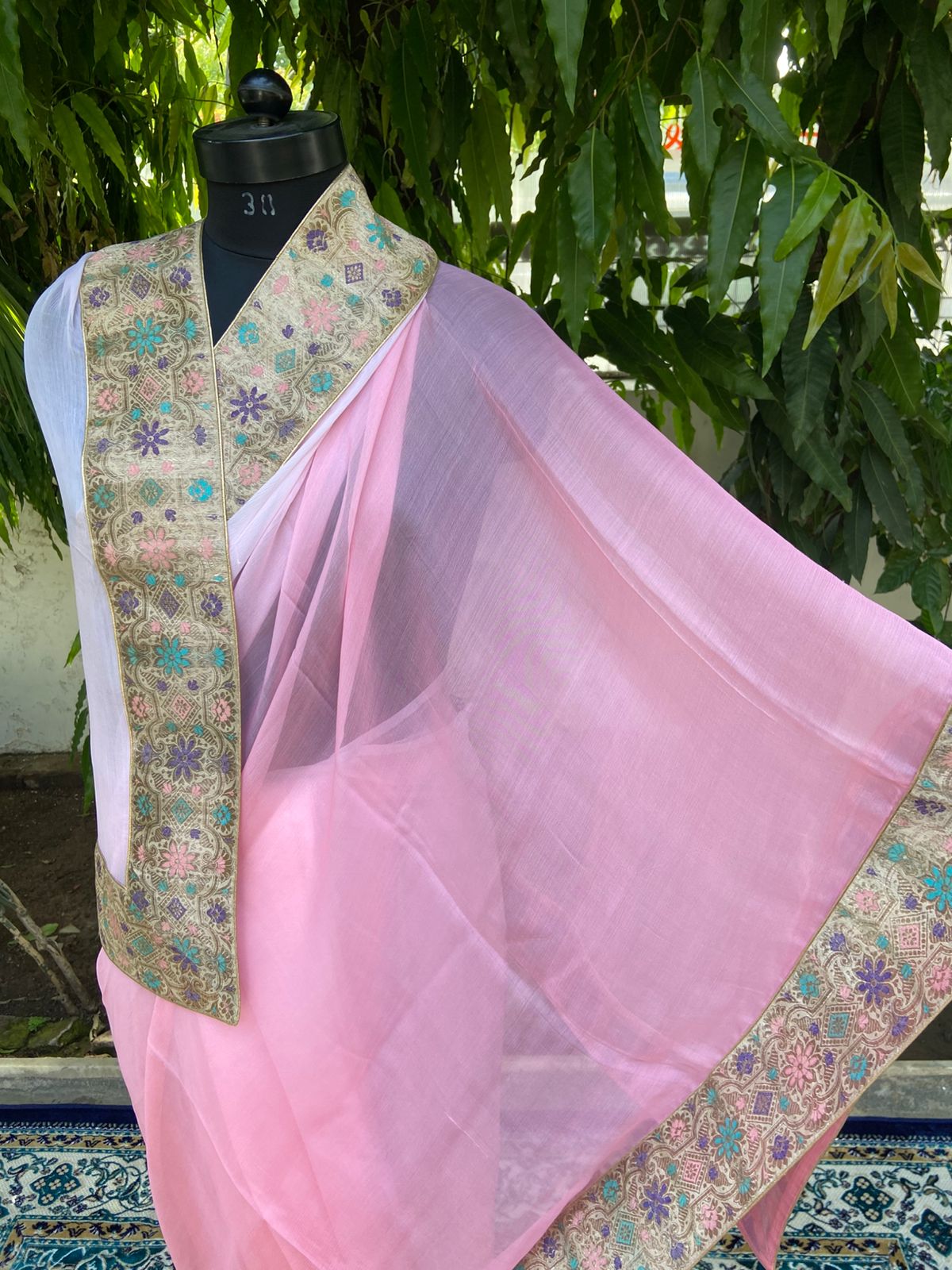 Blush pink shaded antique border saree
